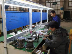 舊貌換新顏 燈光亮車(chē)間 開(kāi)封儀表傳感器工作臺(tái)升級(jí)改造