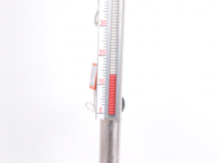 惠科達助你如何使用頂部安裝的磁性翻板液位計保證加工廠的可靠連接？